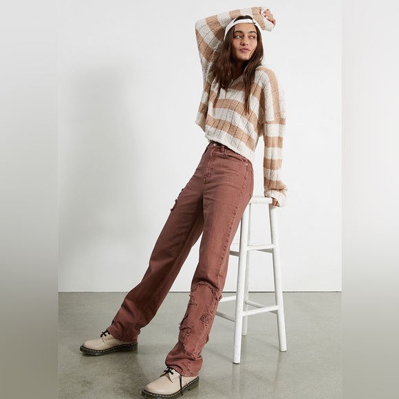 PacSun Flower Patch 90’s Boyfriend Jeans - Picture 2 of 16